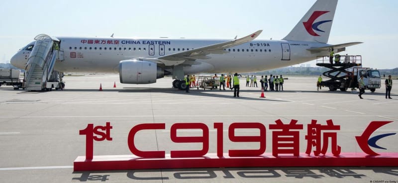 外国网友评论：中国的国产C919，作为波音和空中客车的竞争对手，完成了首次商业飞行！