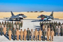 中国歼-10胜过欧洲战斗机“台风”？巴基斯坦和卡塔尔在美国空军基地附近举行空中演习
