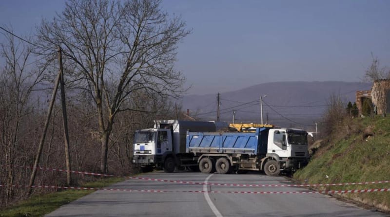 塞尔维亚向科索沃边境派遣军队和榴弹炮；普京的“朋友”在紧张局势中准备开战？
