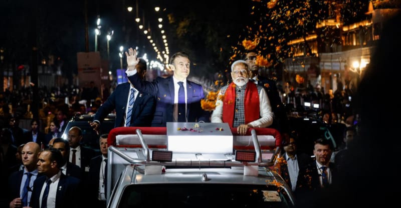 莫迪与马克龙在印度“共和国日”庆典期间签署秘密太空武器协议，中国似乎受到了惊吓！ ...