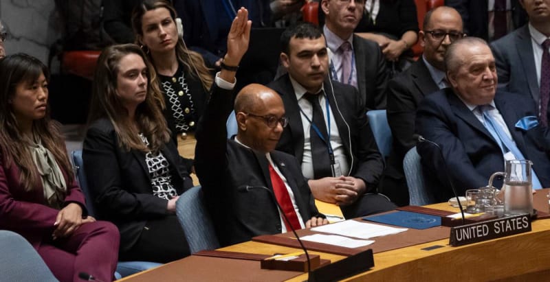 美国在联合国安理会否决了一项要求承认巴勒斯坦为会员国的决议！